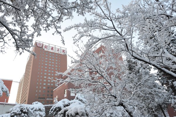 三院初雪（二）